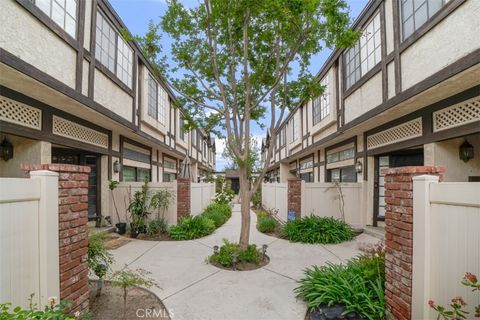 Photo of 20737 Roscoe Boulevard #701, Winnetka, CA 91306 (MLS # SR26070217)