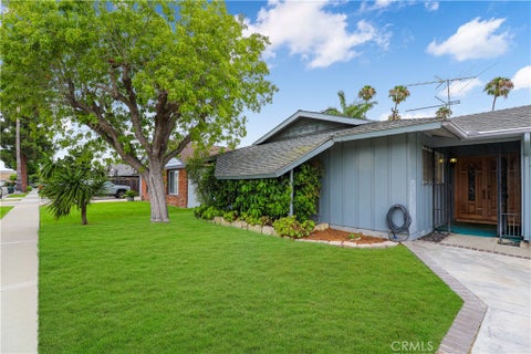 Photo of 3120 Pierce Avenue, Costa Mesa, CA 92626 (MLS # SW26135164)