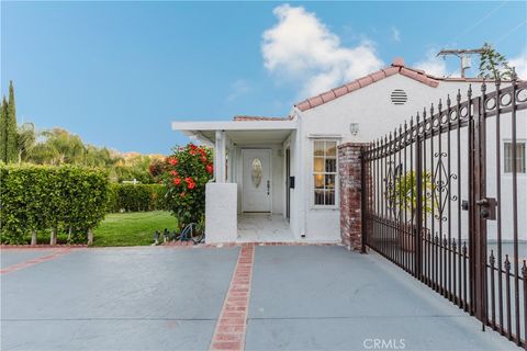 Photo of 729 Glenmore Boulevard, Glendale, CA 91206 (MLS # GD26109565)