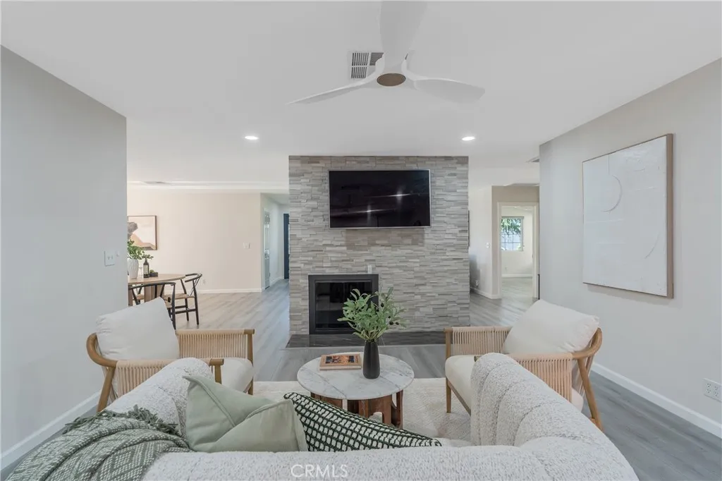 La Crescenta, California 91214, United States, 3 Bedrooms Bedrooms, ,3 BathroomsBathrooms,Residential,Active,230011