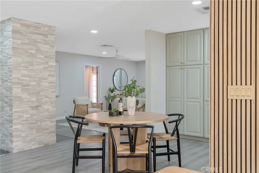 La Crescenta, California 91214, United States, 3 Bedrooms Bedrooms, ,3 BathroomsBathrooms,Residential,Active,230011