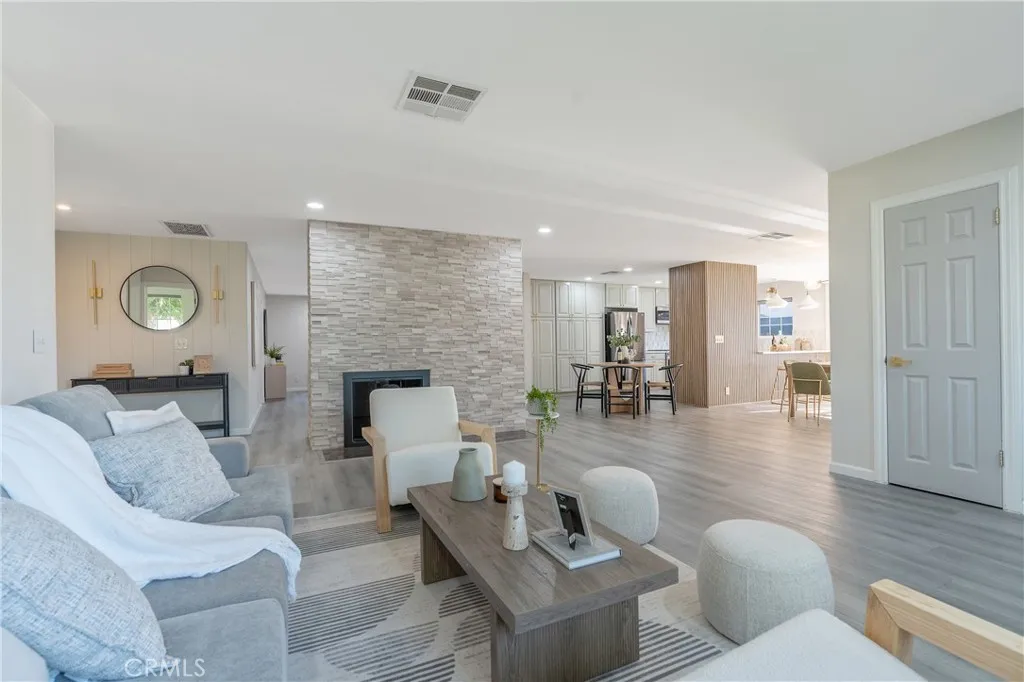 La Crescenta, California 91214, United States, 3 Bedrooms Bedrooms, ,3 BathroomsBathrooms,Residential,Active,230011