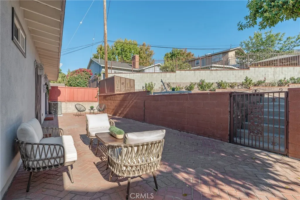 La Crescenta, California 91214, United States, 3 Bedrooms Bedrooms, ,3 BathroomsBathrooms,Residential,Active,230011