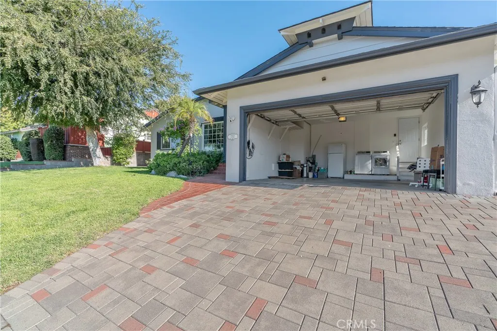 La Crescenta, California 91214, United States, 3 Bedrooms Bedrooms, ,3 BathroomsBathrooms,Residential,Active,230011