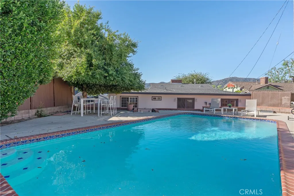 La Crescenta, California 91214, United States, 3 Bedrooms Bedrooms, ,3 BathroomsBathrooms,Residential,Active,230011