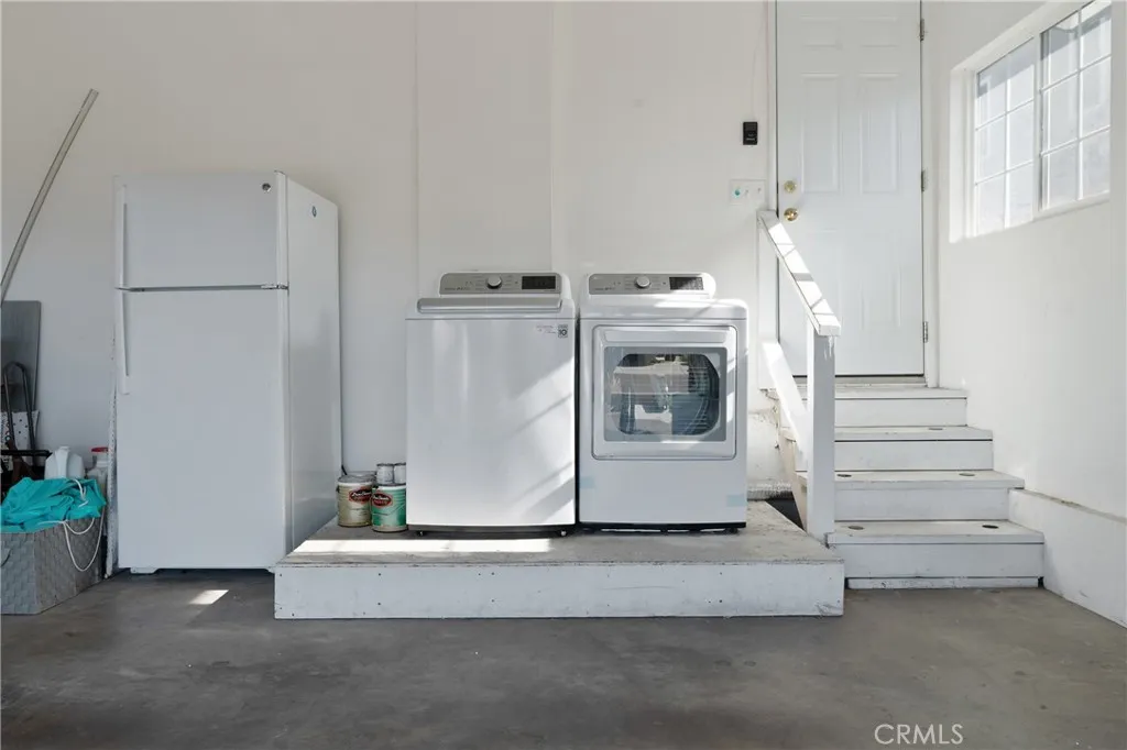 La Crescenta, California 91214, United States, 3 Bedrooms Bedrooms, ,3 BathroomsBathrooms,Residential,Active,230011