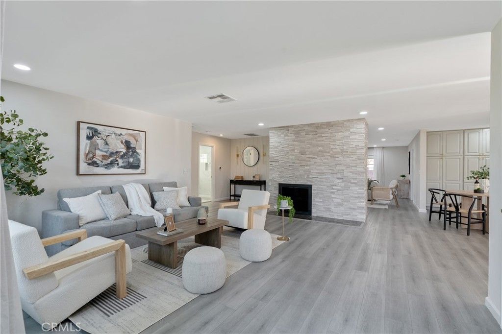 Photo of 2747 El Caminito St, La Crescenta, CA 91214 (MLS # AR25227306)