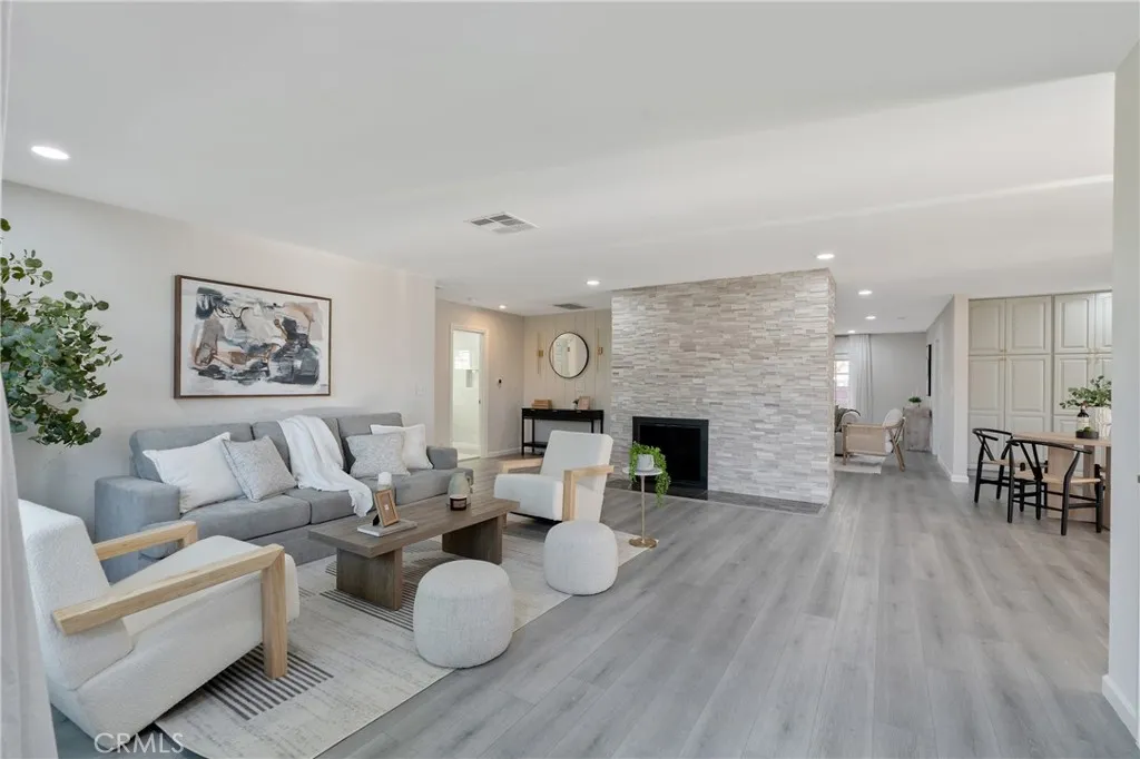 La Crescenta, California 91214, United States, 3 Bedrooms Bedrooms, ,3 BathroomsBathrooms,Residential,Active,230011