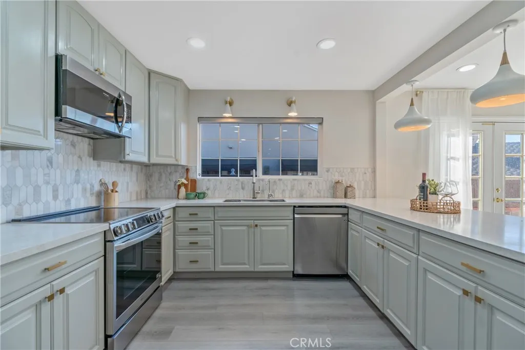 La Crescenta, California 91214, United States, 3 Bedrooms Bedrooms, ,3 BathroomsBathrooms,Residential,Active,230011