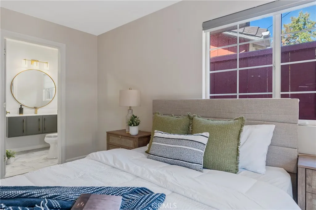 La Crescenta, California 91214, United States, 3 Bedrooms Bedrooms, ,3 BathroomsBathrooms,Residential,Active,230011