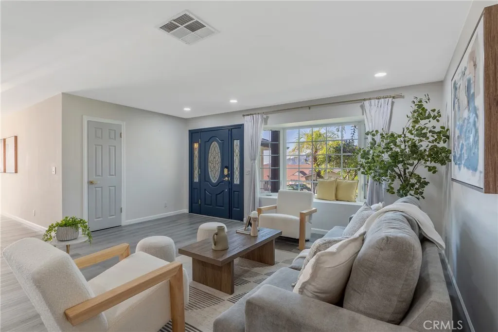 La Crescenta, California 91214, United States, 3 Bedrooms Bedrooms, ,3 BathroomsBathrooms,Residential,Active,230011