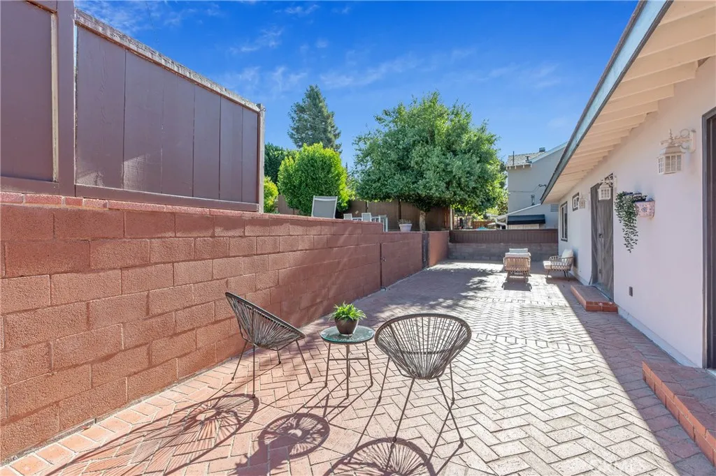 La Crescenta, California 91214, United States, 3 Bedrooms Bedrooms, ,3 BathroomsBathrooms,Residential,Active,230011