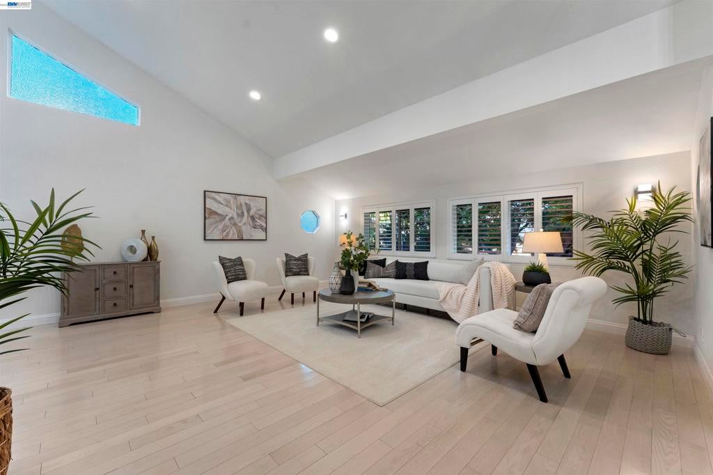 111 Silver Cloud Place