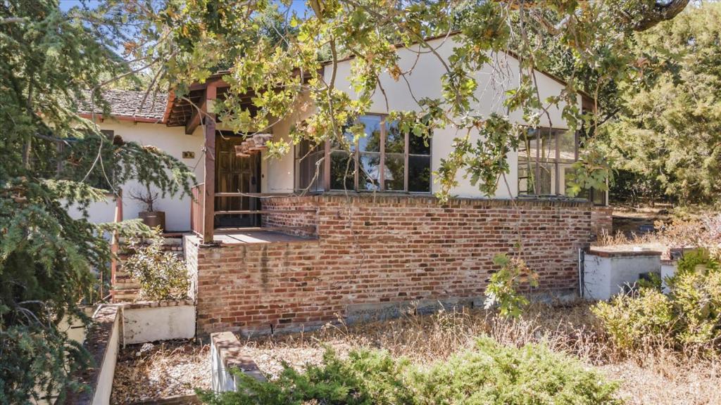 11090 Mora Drive
