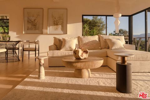 Photo of 7802 Torreyson Drive, Los Angeles, CA 90046 (MLS # 26664579)