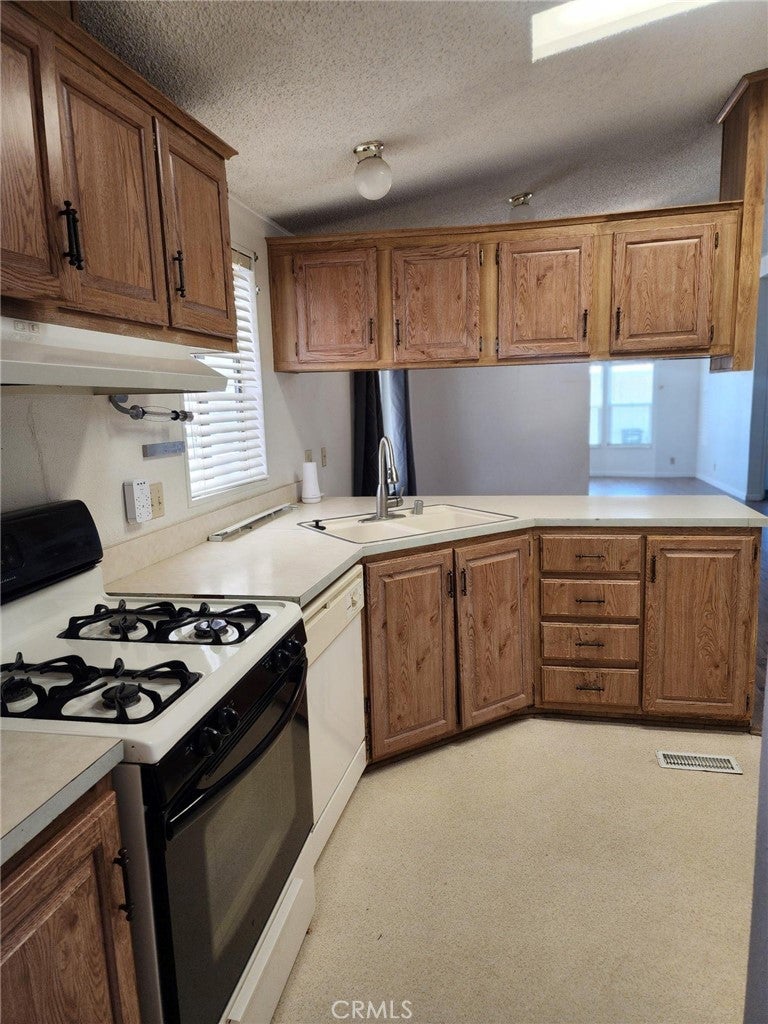 530 W Devonshire Avenue 23