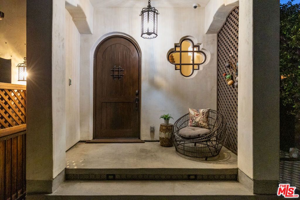 Photo of 735 N Stanley Avenue, Los Angeles, CA 90046 (MLS # 25593905)