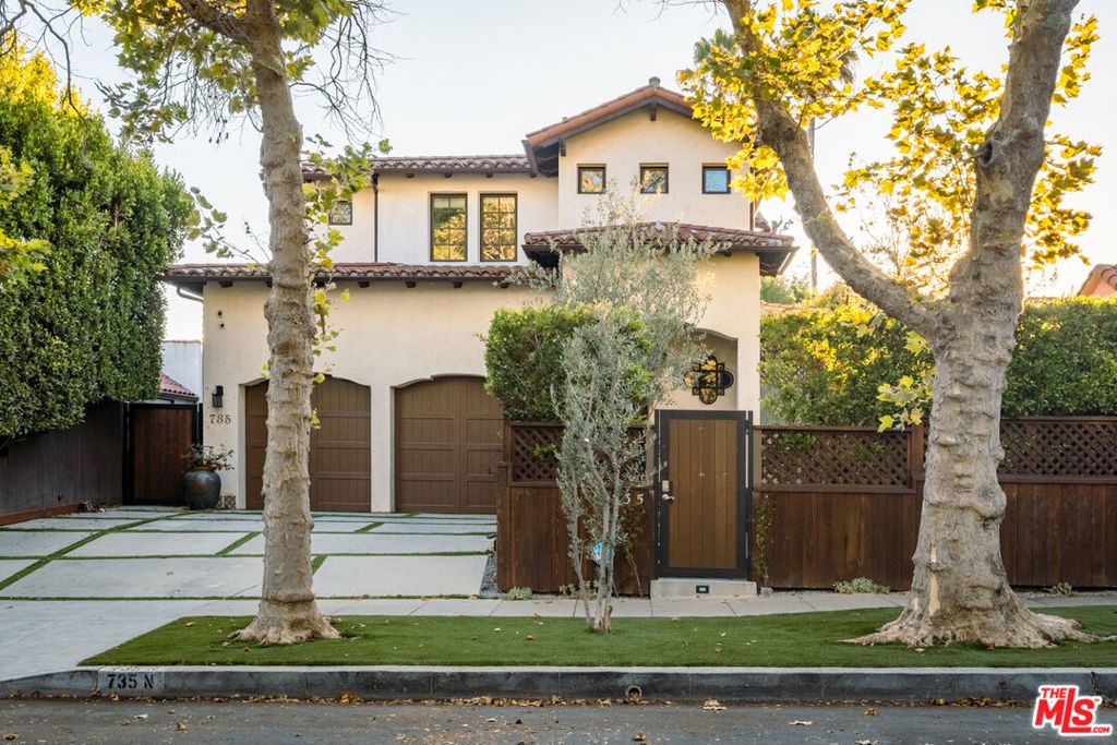 Photo of 735 N Stanley Avenue, Los Angeles, CA 90046 (MLS # 25593905)