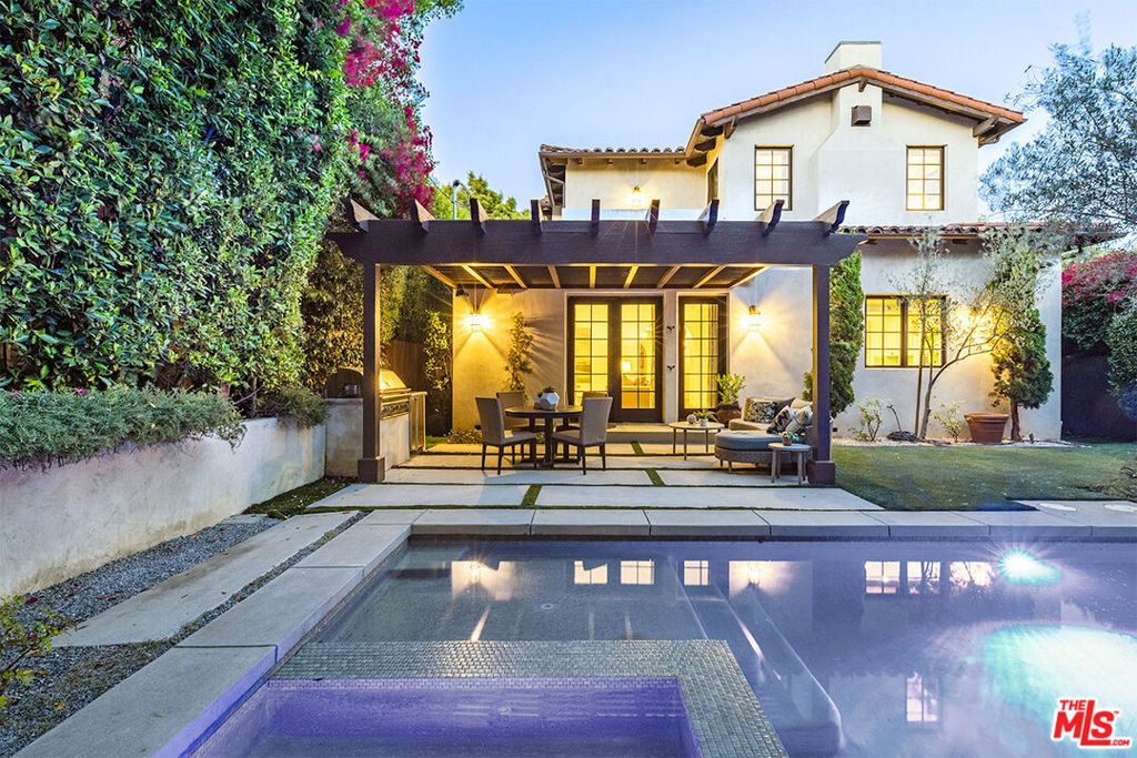 Photo of 735 N Stanley Avenue, Los Angeles, CA 90046 (MLS # 25593905)