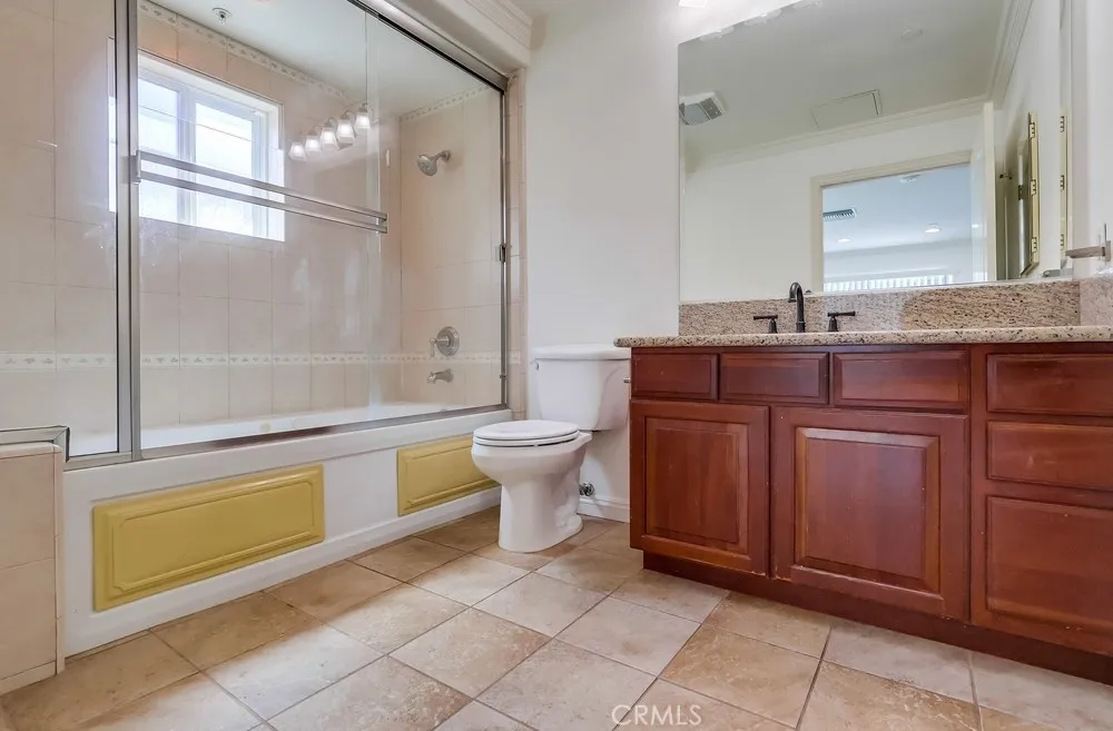 Los Angeles, California 90005, United States, 2 Bedrooms Bedrooms, ,2 BathroomsBathrooms,Residential,Active,204515