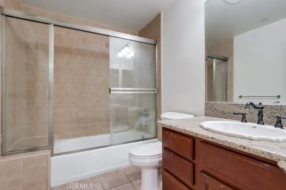 Los Angeles, California 90005, United States, 2 Bedrooms Bedrooms, ,2 BathroomsBathrooms,Residential,Active,204515