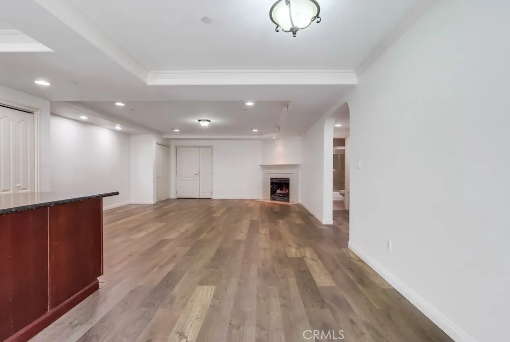 Los Angeles, California 90005, United States, 2 Bedrooms Bedrooms, ,2 BathroomsBathrooms,Residential,Active,204515