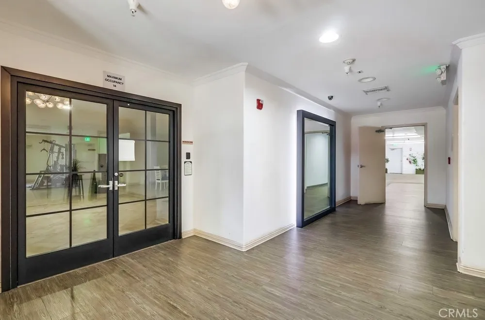 Los Angeles, California 90005, United States, 2 Bedrooms Bedrooms, ,2 BathroomsBathrooms,Residential,Active,204515