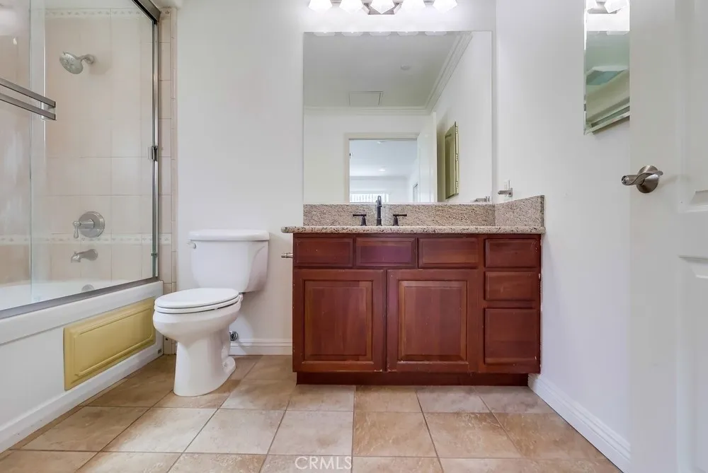 Los Angeles, California 90005, United States, 2 Bedrooms Bedrooms, ,2 BathroomsBathrooms,Residential,Active,204515