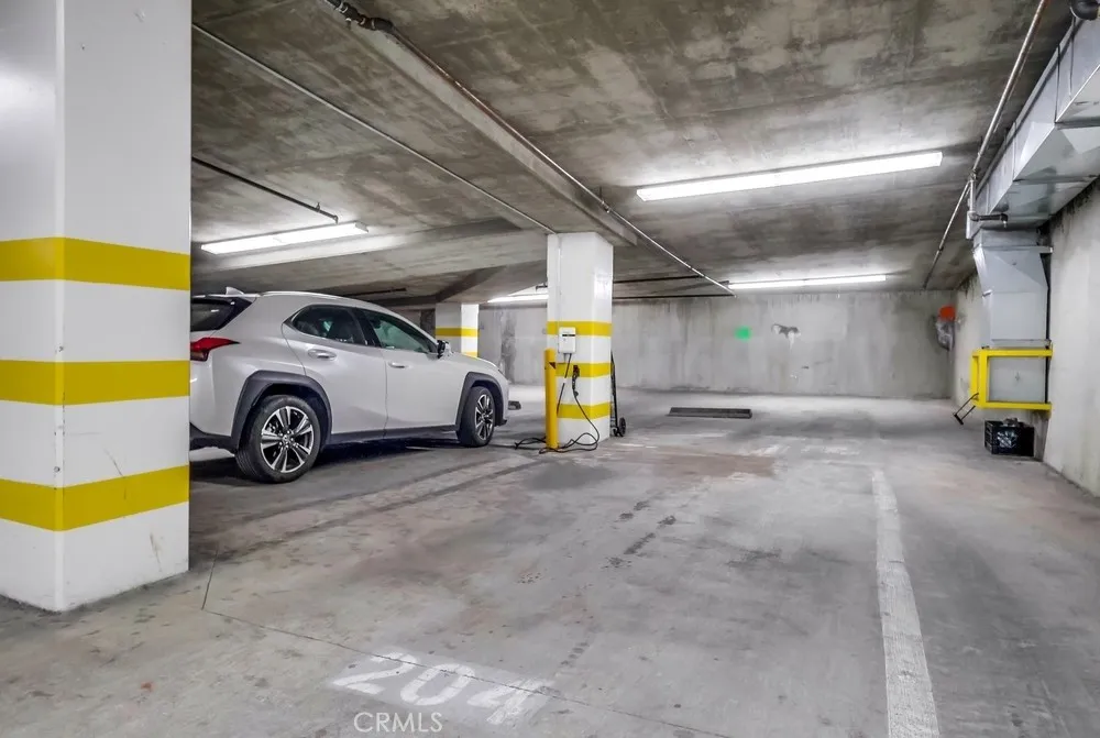 Los Angeles, California 90005, United States, 2 Bedrooms Bedrooms, ,2 BathroomsBathrooms,Residential,Active,204515