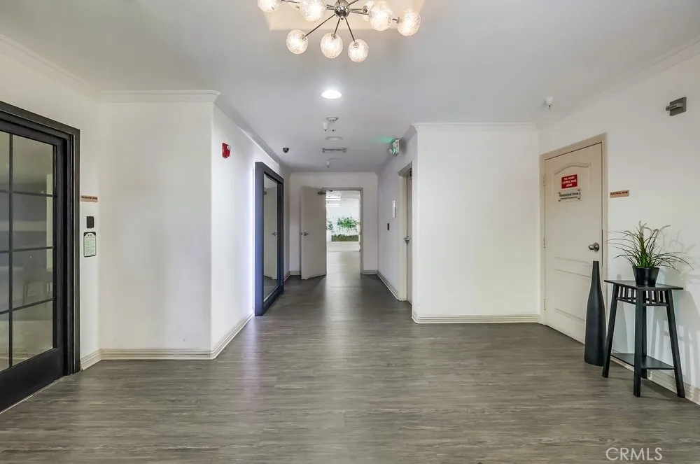 Los Angeles, California 90005, United States, 2 Bedrooms Bedrooms, ,2 BathroomsBathrooms,Residential,Active,204515