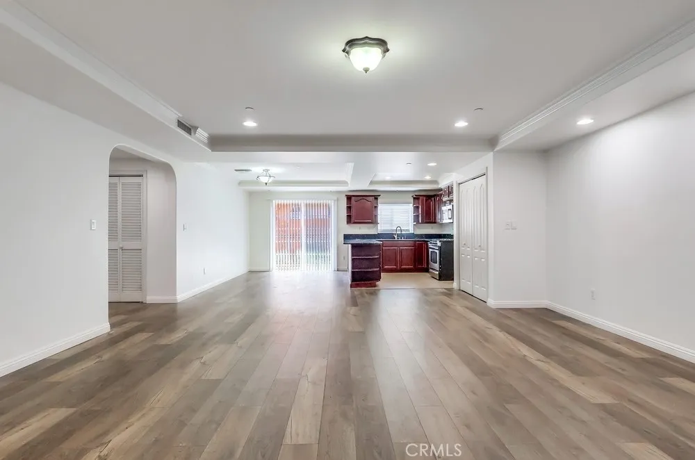 Los Angeles, California 90005, United States, 2 Bedrooms Bedrooms, ,2 BathroomsBathrooms,Residential,Active,204515