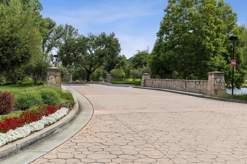 1450 Lakeview Court