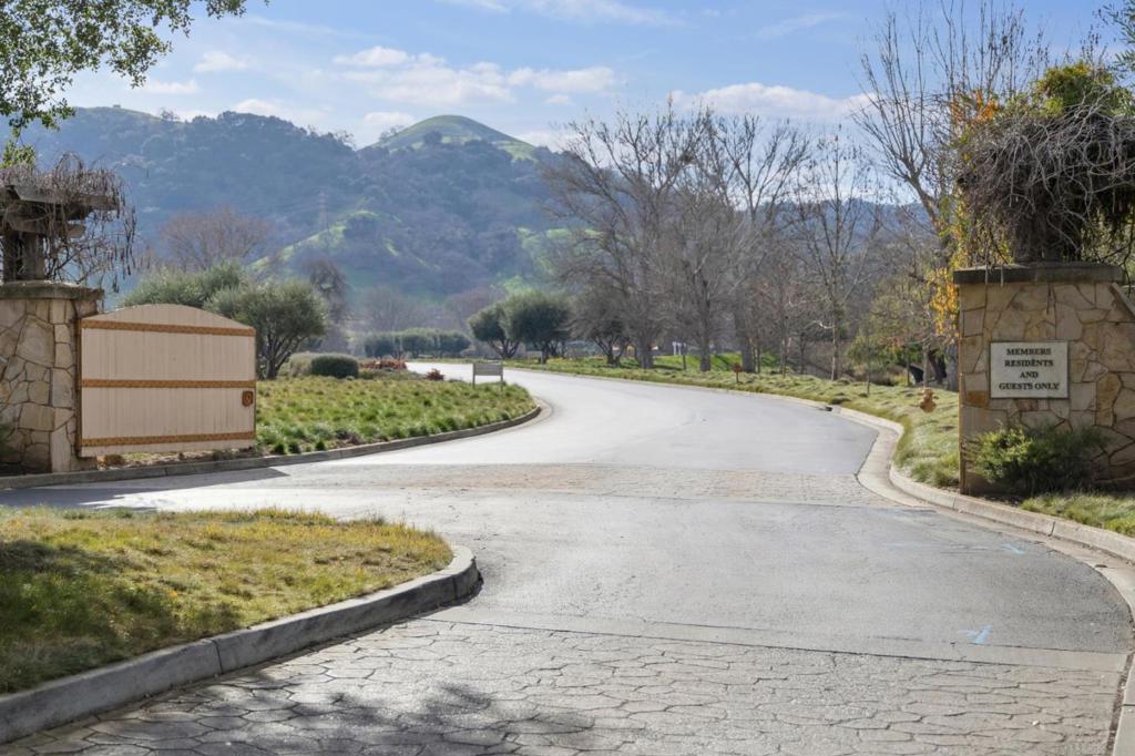 1450 Lakeview Court
