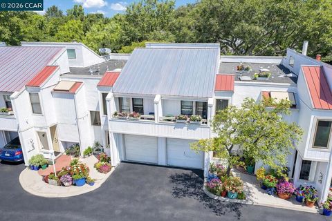 Photo of 130 Creekside Ct, El Sobrante, CA 94803 (MLS # 41121367)