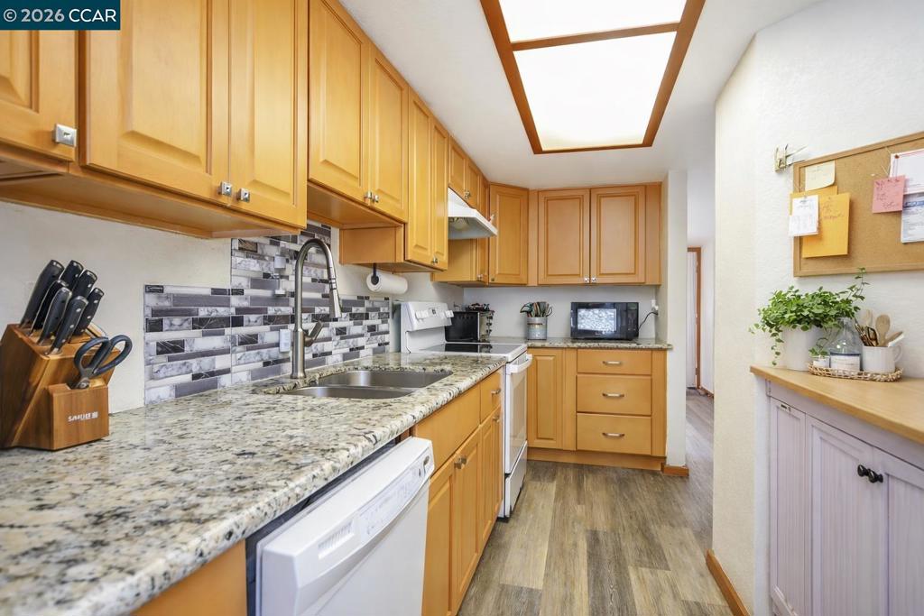 130 Creekside Ct