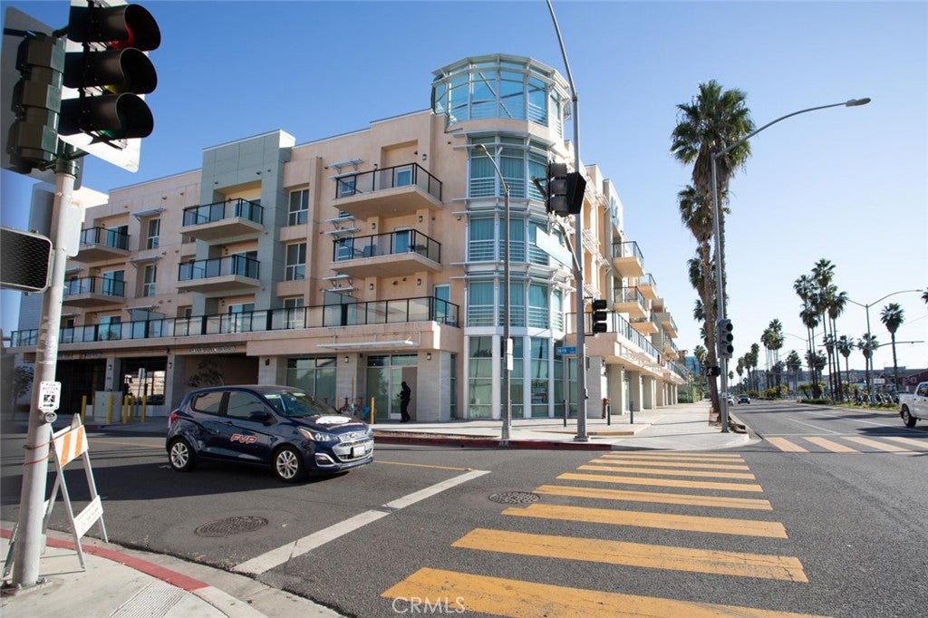 1598 Long Beach Blvd