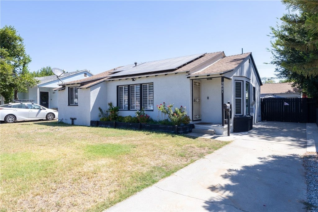 2821 Cedar