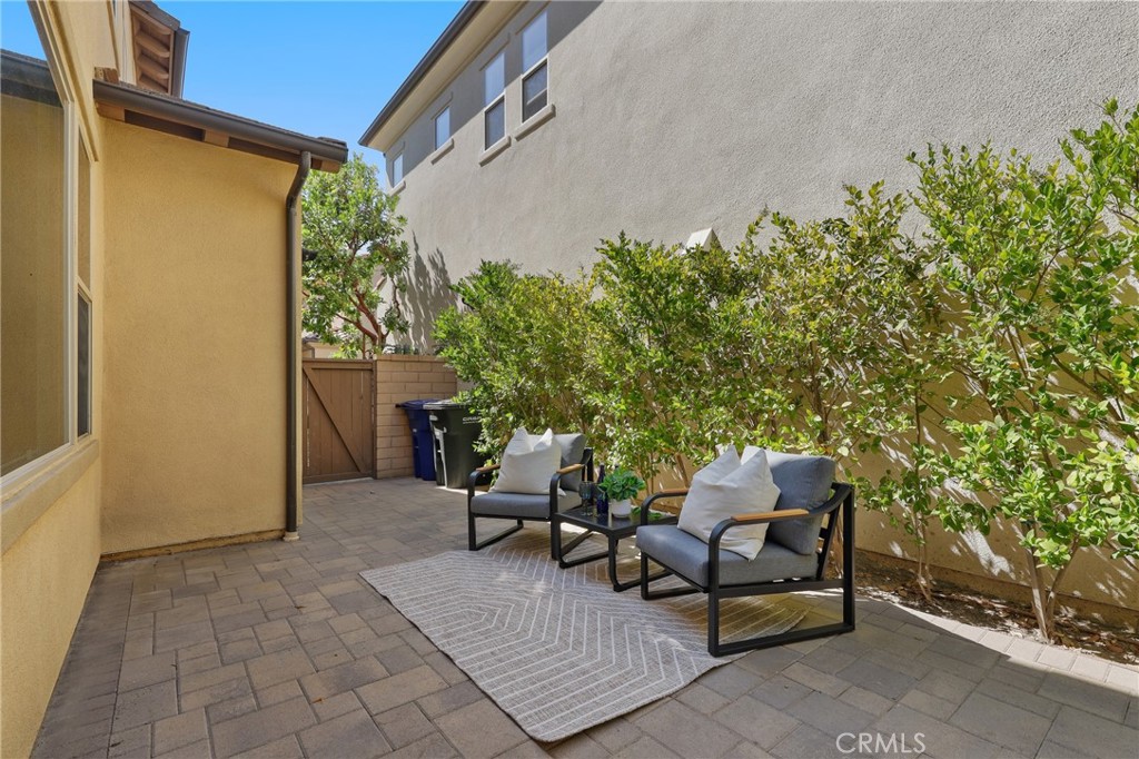 KNOLLS (BKKNLS) - Residential