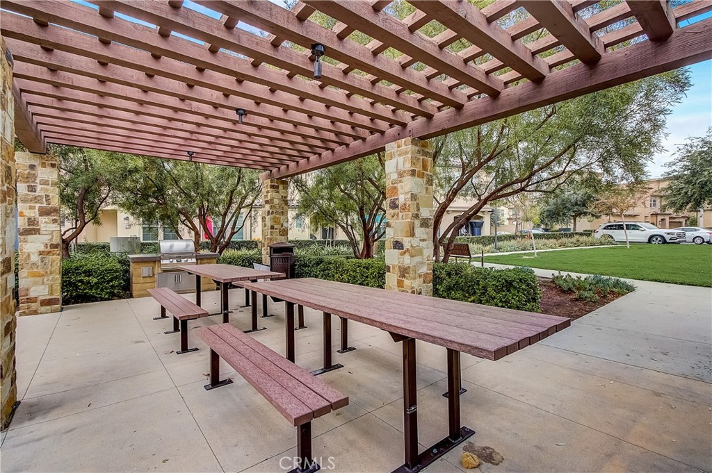 KNOLLS (BKKNLS) - Residential