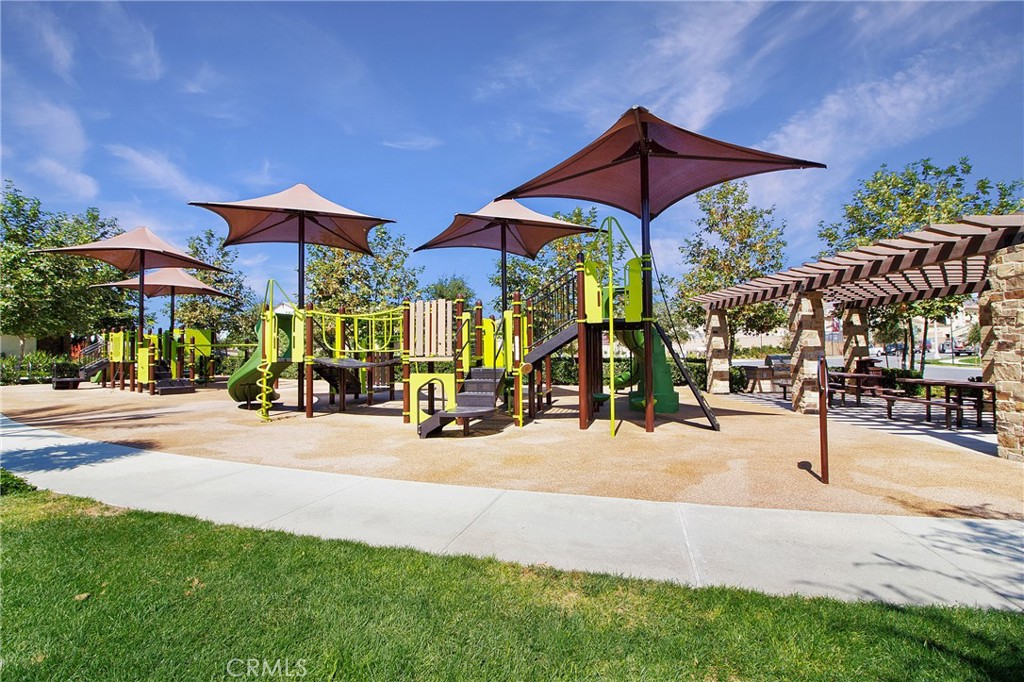 KNOLLS (BKKNLS) - Residential