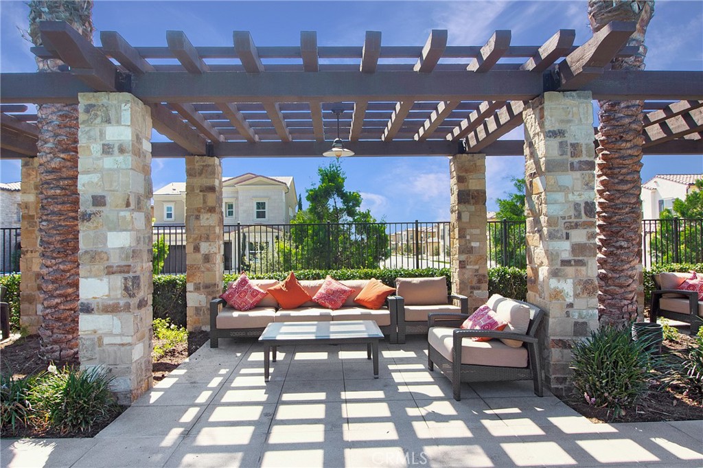 KNOLLS (BKKNLS) - Residential