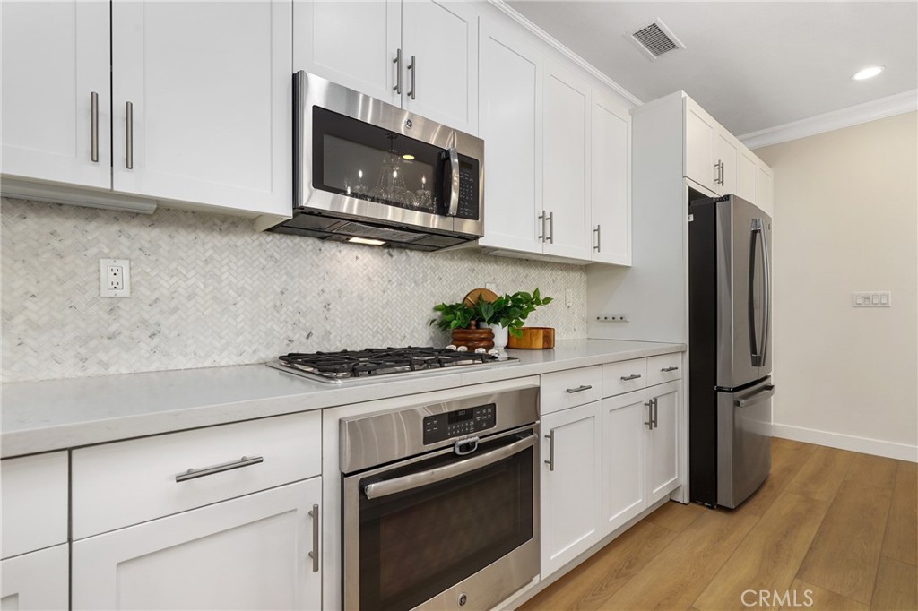 KNOLLS (BKKNLS) - Residential