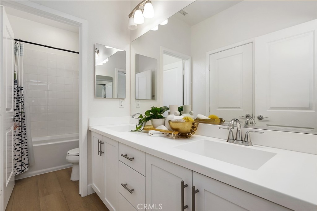 KNOLLS (BKKNLS) - Residential