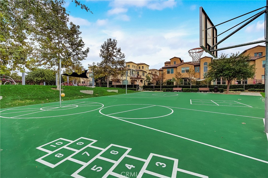 KNOLLS (BKKNLS) - Residential