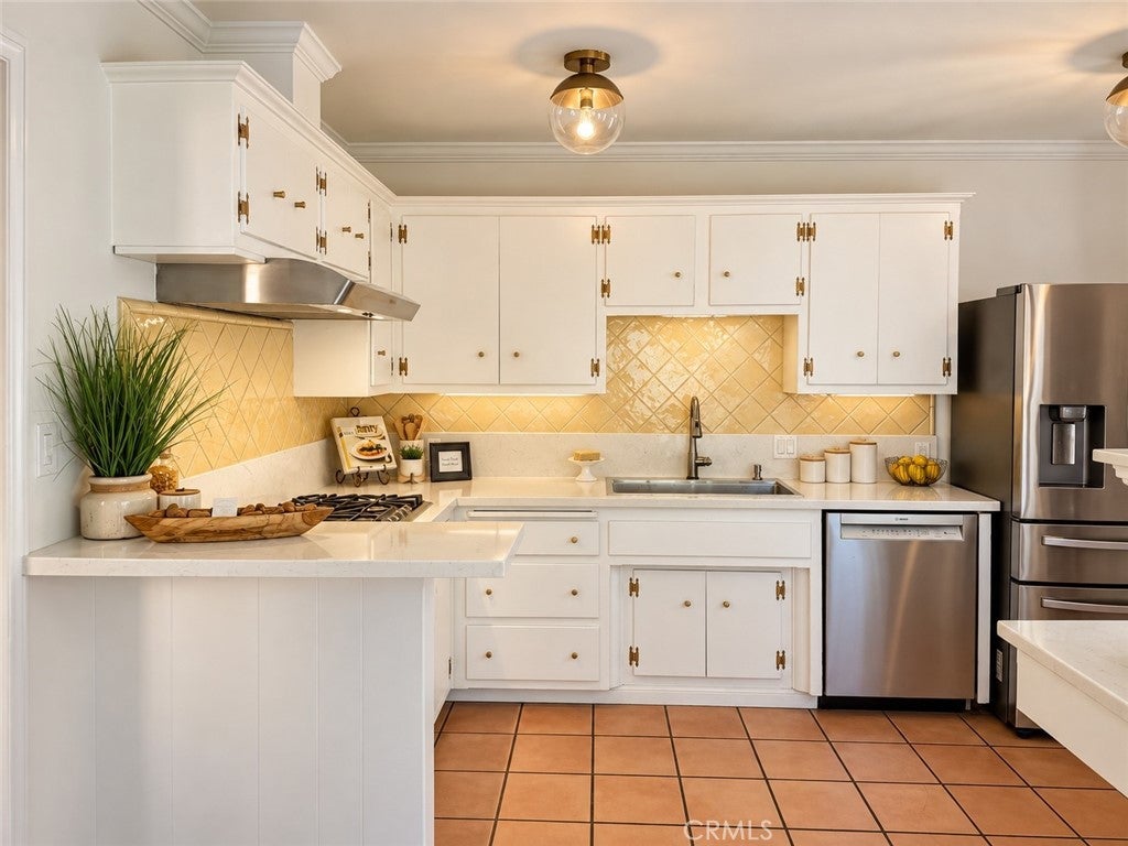2716 W 155th