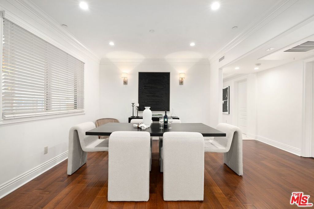 Photo of 11749 Goshen Avenue #102, Los Angeles, CA 90049 (MLS # 25614377)