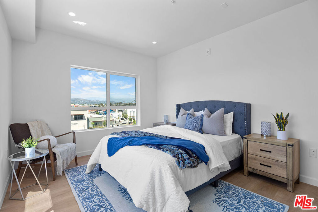 321 S Oxford Avenue 405