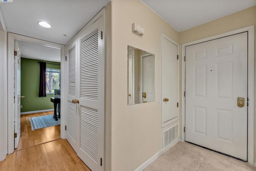 listing image 130720263745301565382