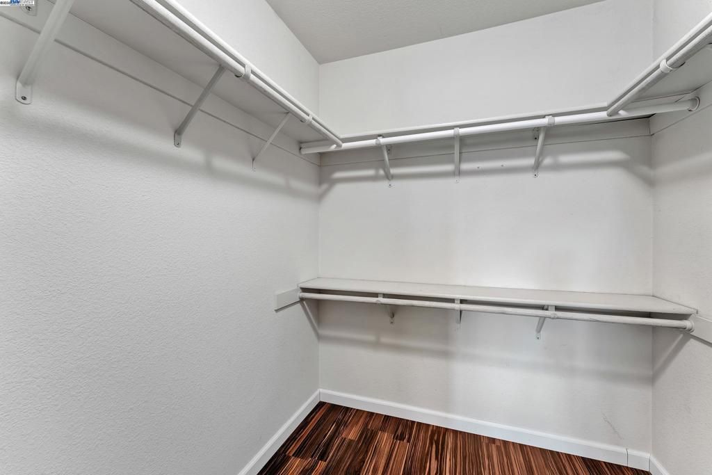 listing image 130720427555032358727