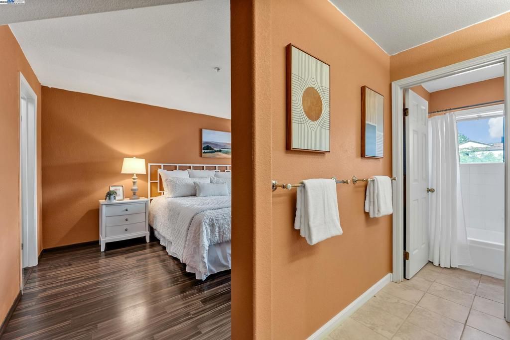 listing image 130723936357508712766